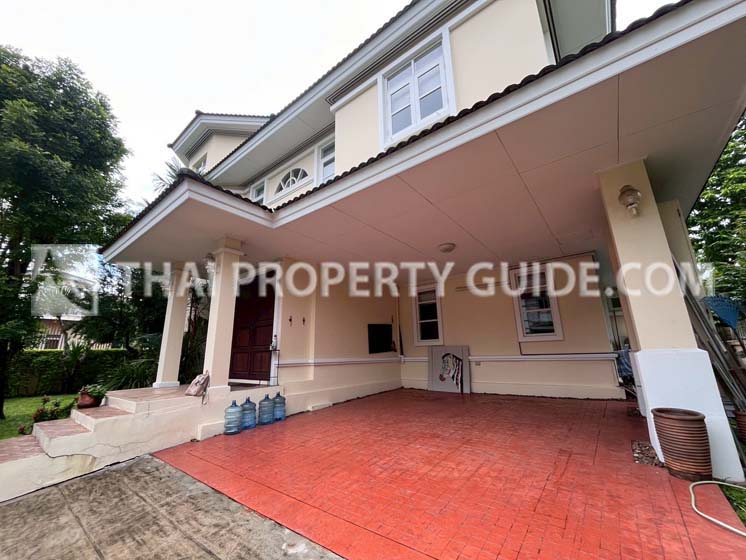 House with Shared Pool in Sukhumvit 